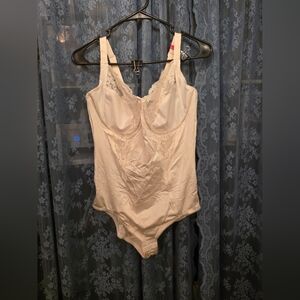 Elegant White Lace Bodysuit Maidenform Underwire